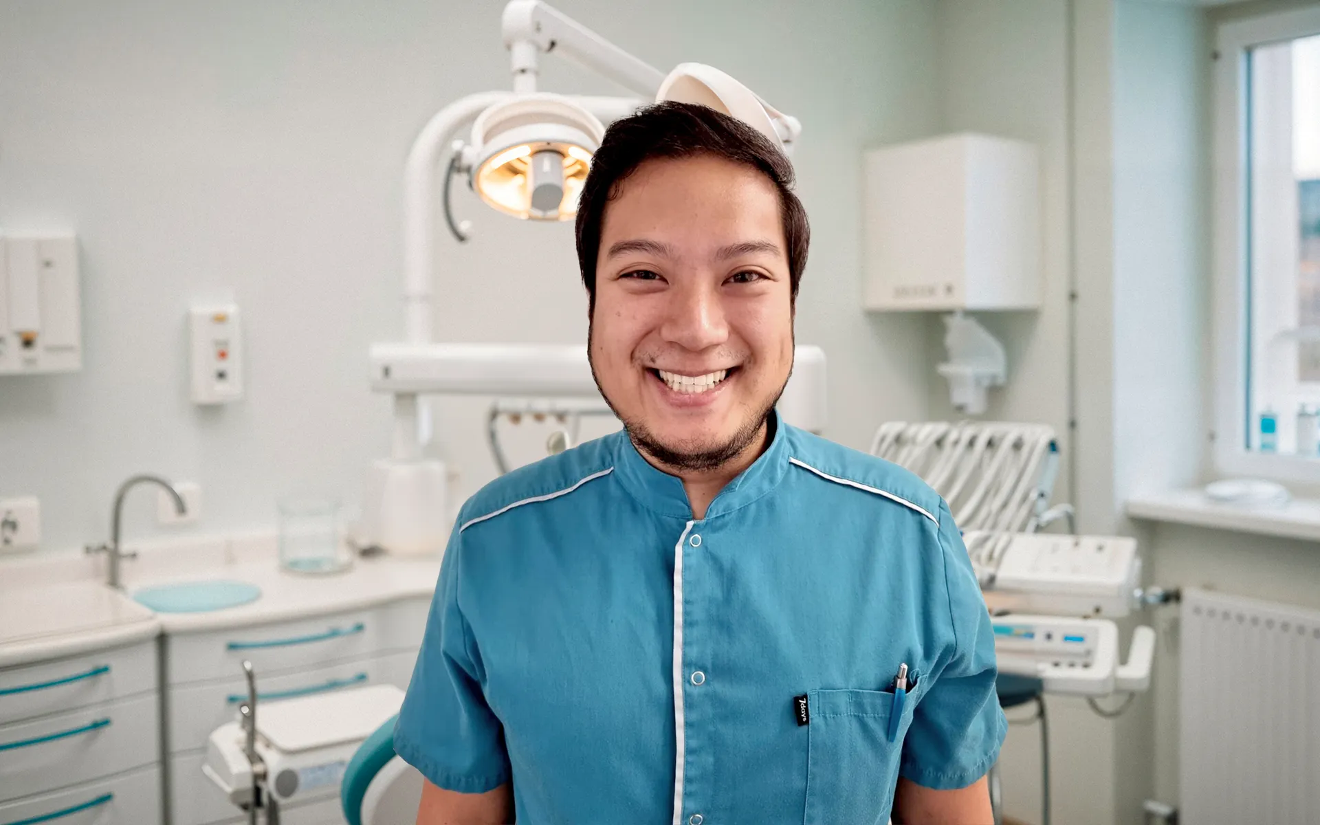 Chirurgien Dentiste Hoang Viet NGUYEN