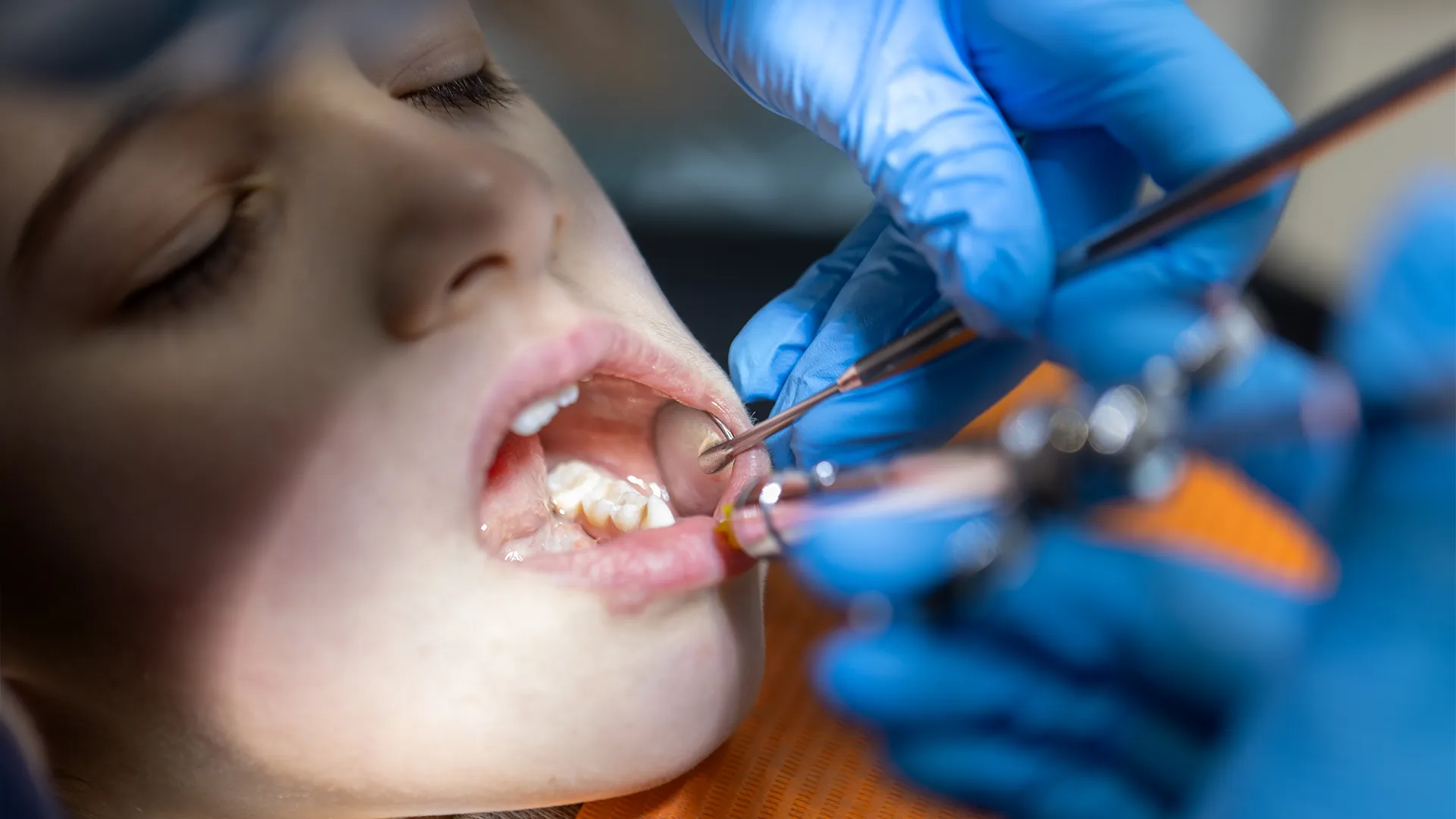 Extraction dentaire assistée au laser à la Clinique de chirurgie dentaire Les 8 à Hognoul près de Liège